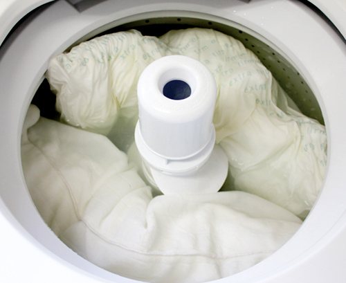 Mẹo hay giúp Housekeeping giặt ruột gối trắng như mới