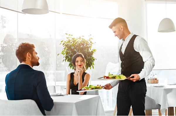 3 kiến thức thiết yếu nhân viên phục vụ bàn cần trang bị