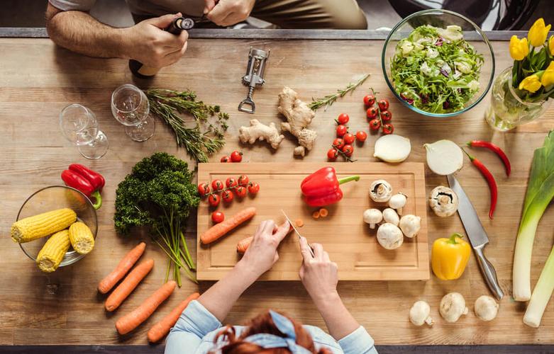 Đại biểu Quốc hội rơi nước mắt khi tranh luận về tăng giờ làm thêm - Bên lý, Bên tình - Theo bên nào?