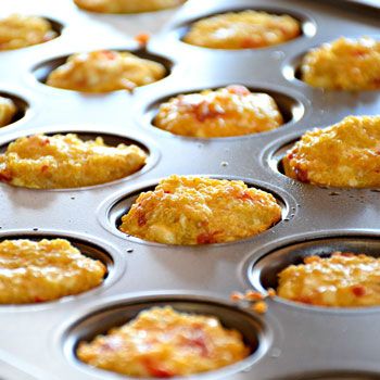 Khi nói chuyện với khách có cần kéo khẩu trang phòng dịch Corona xuống