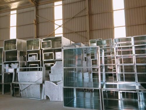 Khi nói chuyện với khách có cần kéo khẩu trang phòng dịch Corona xuống