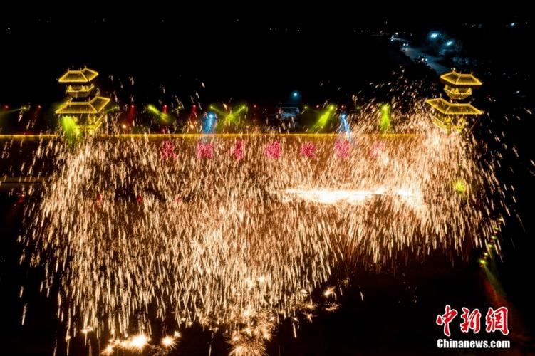 Hội An gặp khó ló khôn với tour E28bet casino phiên bản mới dạo phố cổ bằng ghe