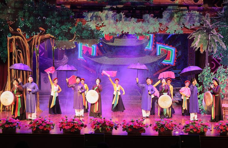 Giúp khách gọi “KFC” trong Trang Chủ Cổng Game Cá Cược Uy Tín E2 BET - khôn hay dại?