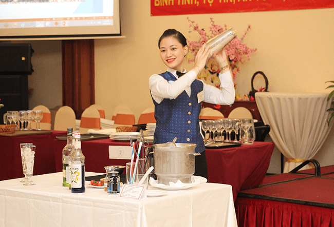6 lý do chứng minh nữ giới sẽ trở thành bartender giỏi