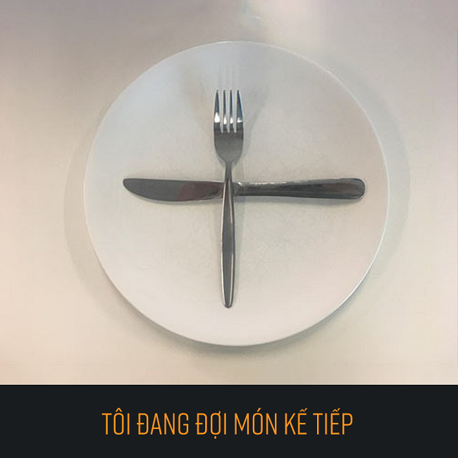 ẩn ý sau cách xếp dao nĩa của khách