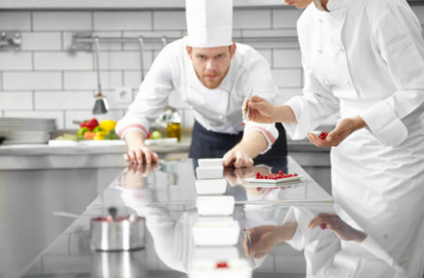 bật mí ý nghĩa bộ đồng phục bếp