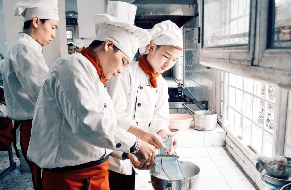 bật mí ý nghĩa bộ đồng phục bếp
