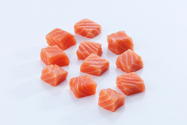 các kiểu cắt thái cá hồi cơ bản mọi đầu bếp cần biết