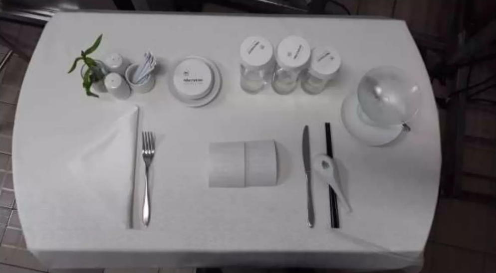cách setup tray/trolley phục vụ khách