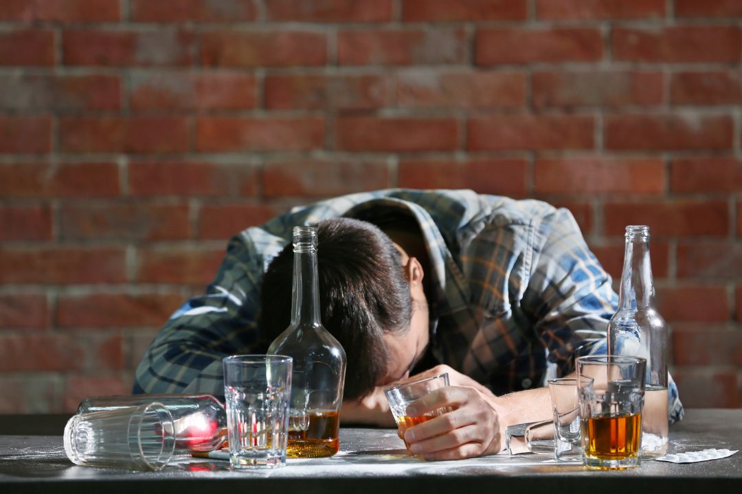cách xử lý khách say trong nhà hàng