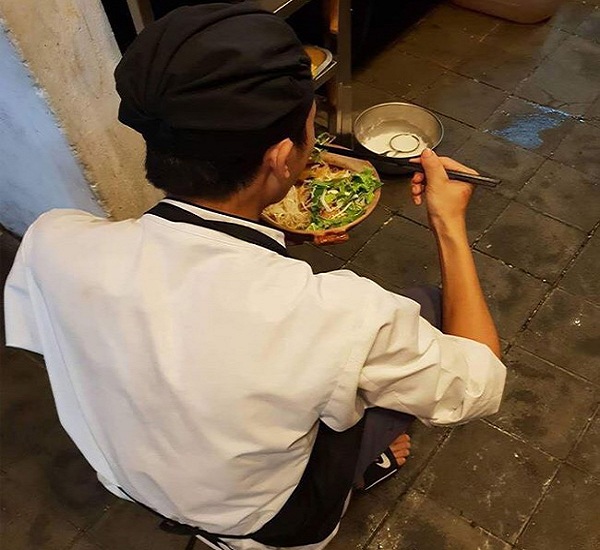 câu chuyện đắng lòng của người phụ bếp