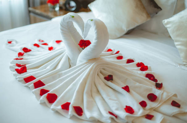 chi tiết 5 cách trang trí giường honey moon lãng mạn cho Trang Chủ Cổng Game Cá Cược Uy Tín E2 BET