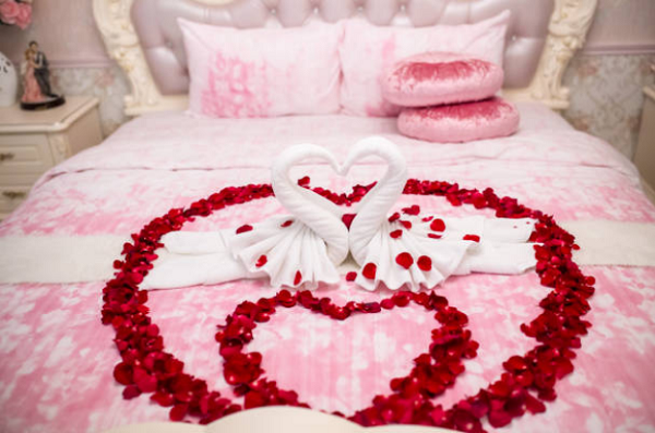 chi tiết 5 cách trang trí giường honey moon lãng mạn cho Trang Chủ Cổng Game Cá Cược Uy Tín E2 BET