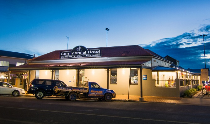 commercial hotel là gì