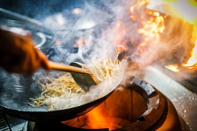 đầu bếp thuộc top những nhóm nghề có nguy cơ mắc ung thư phổi cao nhất hiện nay