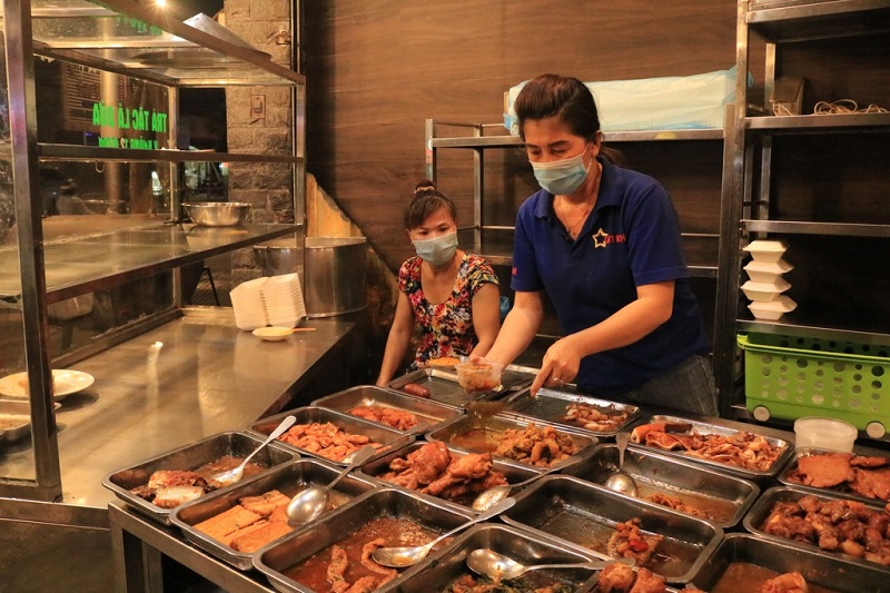 hàng quán f&b đạt chuẩn "xanh" gặp khó vì không tuyển được người
