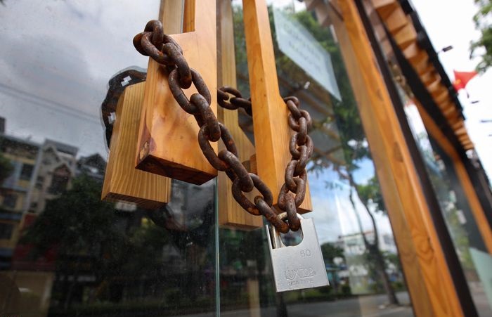 hàng quán sài gòn vẫn "cửa đóng then cài" dù chính quyền cho phép hoạt động trở lại