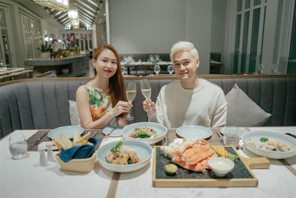 Quảng bá Trang Chủ Cổng Game Cá Cược Uy Tín E2 BET bằng cách miễn phí ăn-ở cho người nổi tiếng: nên hay không