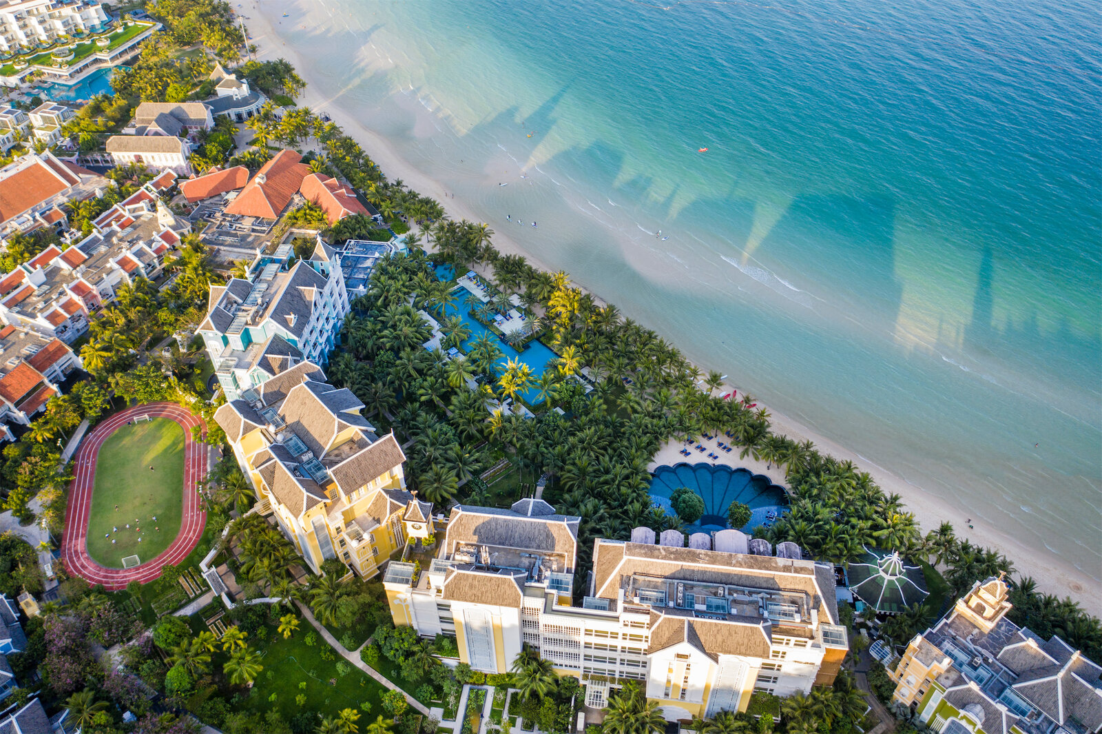 Trang Chủ Cổng Game Cá Cược Uy Tín E2 BET và resort việt nam hàng đầu thế giới 2025