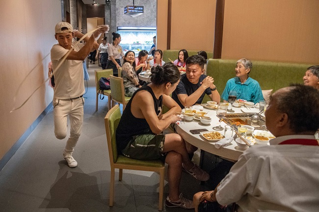 không vốn, không bằng, ông chủ haidilao đã làm gì để tạo nên đế chế lẩu lớn nhất thế giới