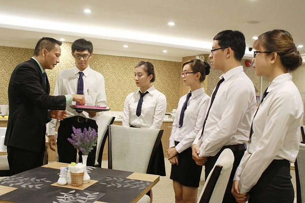 kinh nghiệm quản lý nhân viên nhà hàng