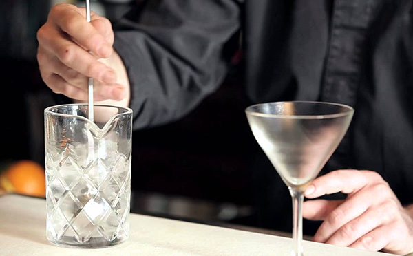 kỹ thuật khuấy trong pha chế cocktail