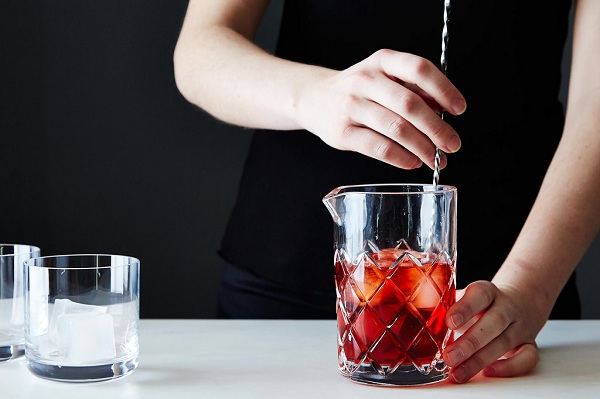 kỹ thuật khuấy trong pha chế cocktail