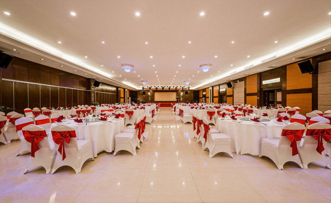 mẫu thiết kế không gian nhà hàng tiệc cưới sang trọng và tiện nghi