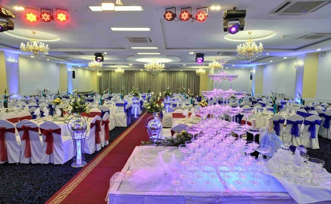 mẫu thiết kế không gian nhà hàng tiệc cưới sang trọng và tiện nghi