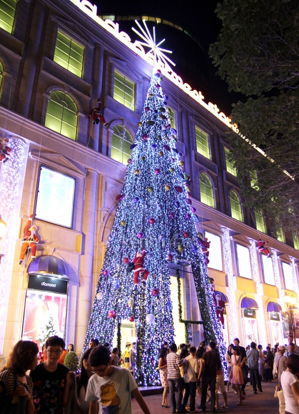 mẫu trang trí cây thông noel đẹp mắt và ấn tượng