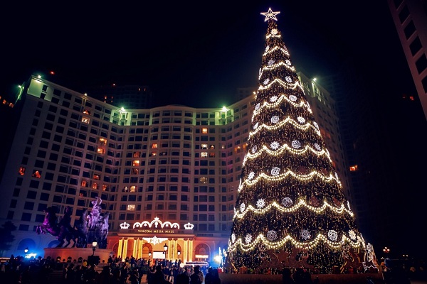 mẫu trang trí cây thông noel đẹp mắt và ấn tượng