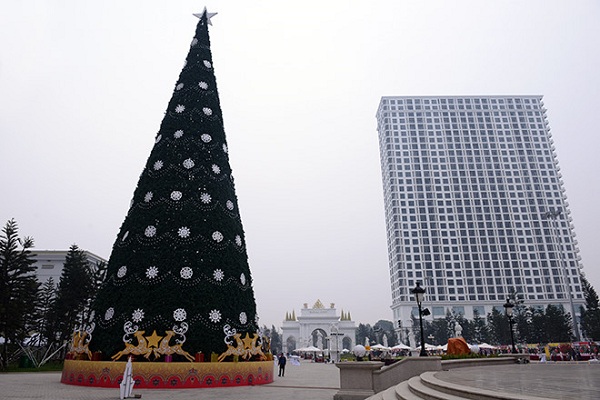 mẫu trang trí cây thông noel đẹp mắt và ấn tượng