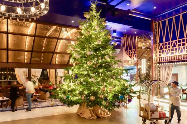 mẫu trang trí cây thông noel đẹp mắt và ấn tượng
