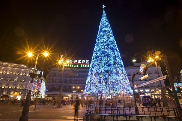 mẫu trang trí cây thông noel đẹp mắt và ấn tượng