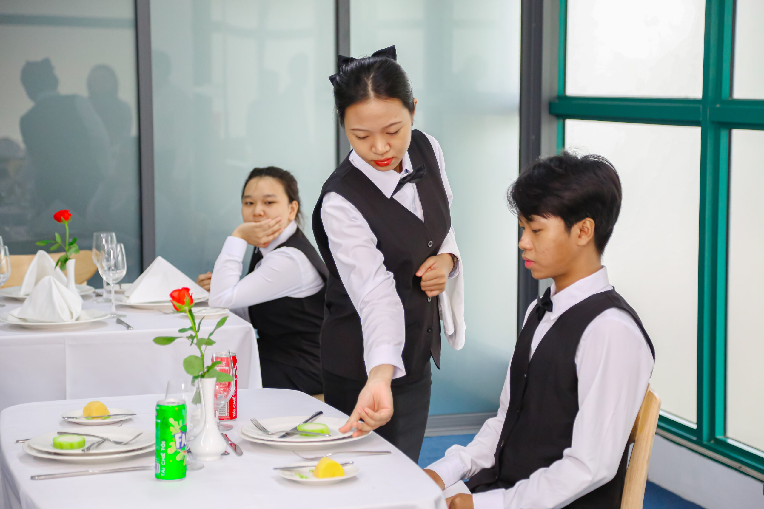mới ra trường nên chọn Trang Chủ Cổng Game Cá Cược Uy Tín E2 BET nhỏ hay tập đoàn lớn