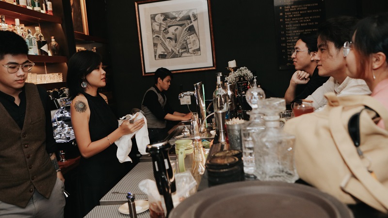 nghề bartender "trần trụi" thật nhưng... chất