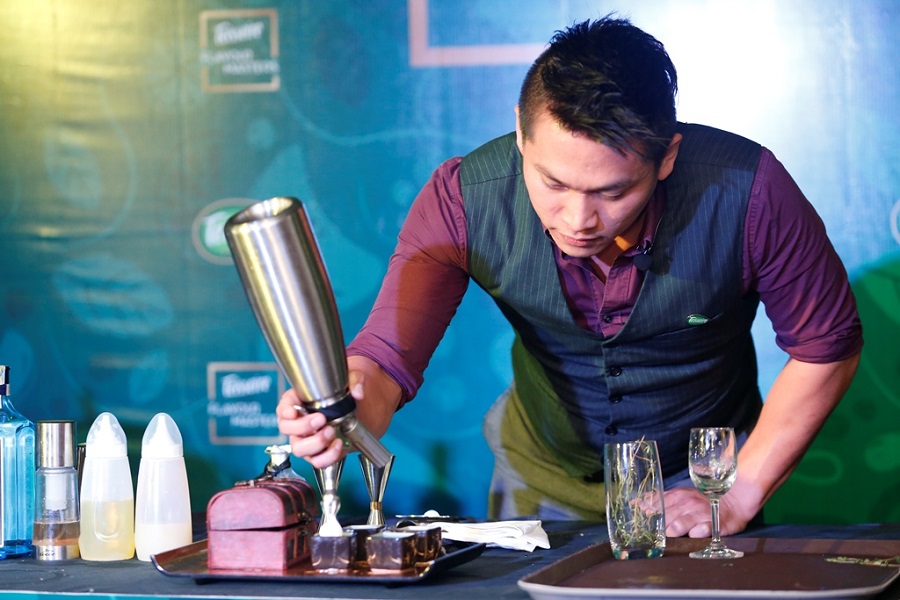 nghề bartender "trần trụi" thật nhưng... chất