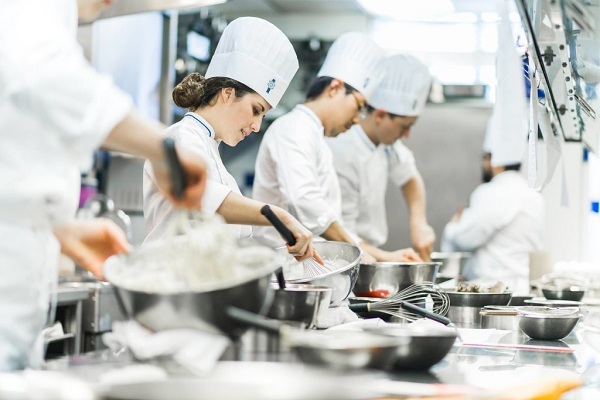 nghề đầu bếp: muốn thành nghề cần biết hy sinh