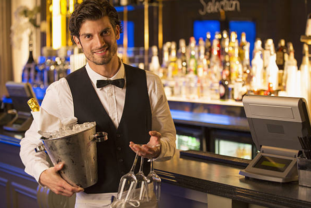 quy trình 7 bước mở và rót rượu Champagne chuẩn nhân viên phục vụ chuyên nghiệp