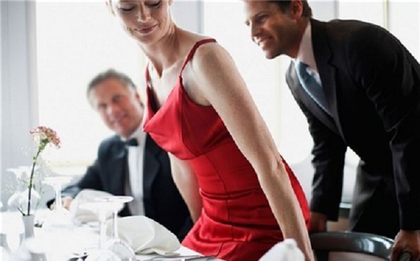 27 Quy trình phục vụ nhà hàng Waiter/ Waitress cần biết (P.1)