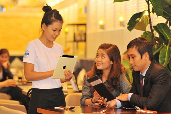 tại sao những nhà hàng đạt chuẩn không cho khách mang thức ăn thừa về