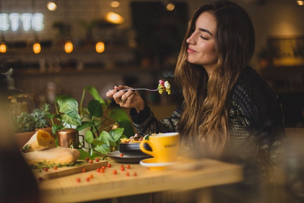 tại sao những nhà hàng đạt chuẩn không cho khách mang thức ăn thừa về