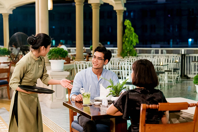 thưởng tết trăm triệu cho nhân viên cơ sở dịch vụ ẩm thực 