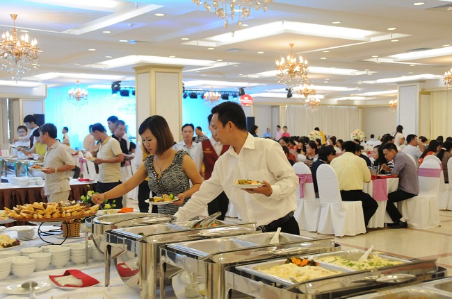 tiêu chuẩn lên thực đơn tiệc buffet đứng trong nhà hàng