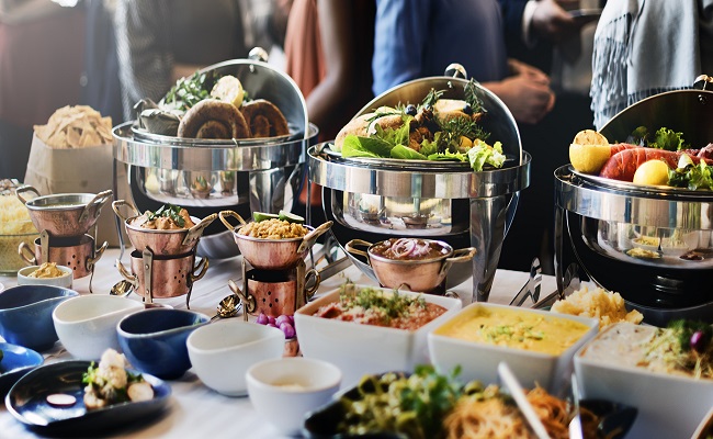 tiêu chuẩn lên thực đơn tiệc buffet đứng trong nhà hàng