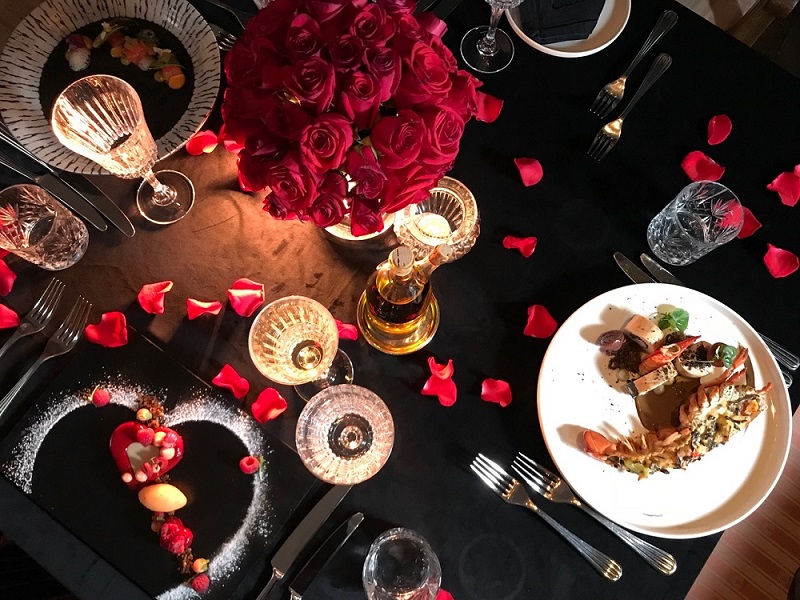tips trang trí bàn tiệc chủ đề valentine cho nhà hàng