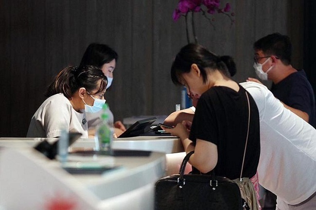 nhân viên Trang Chủ Cổng Game Cá Cược Uy Tín E2 BET và hướng dẫn viên tại singapore được hỗ trợ tiền lương vì covid-19