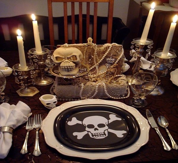 trang trí bàn ăn chủ đề halloween