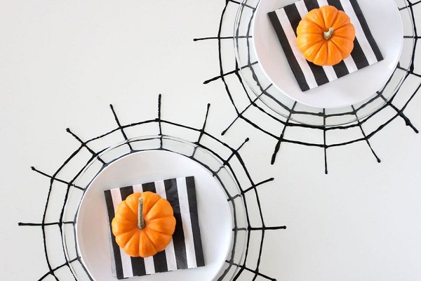 trang trí bàn ăn chủ đề halloween