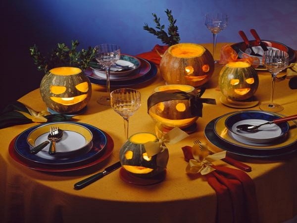 trang trí bàn ăn chủ đề halloween